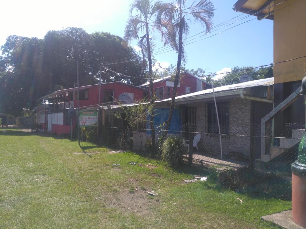 Cabinas Miss Miriam 1 Tortuguero Exterior photo